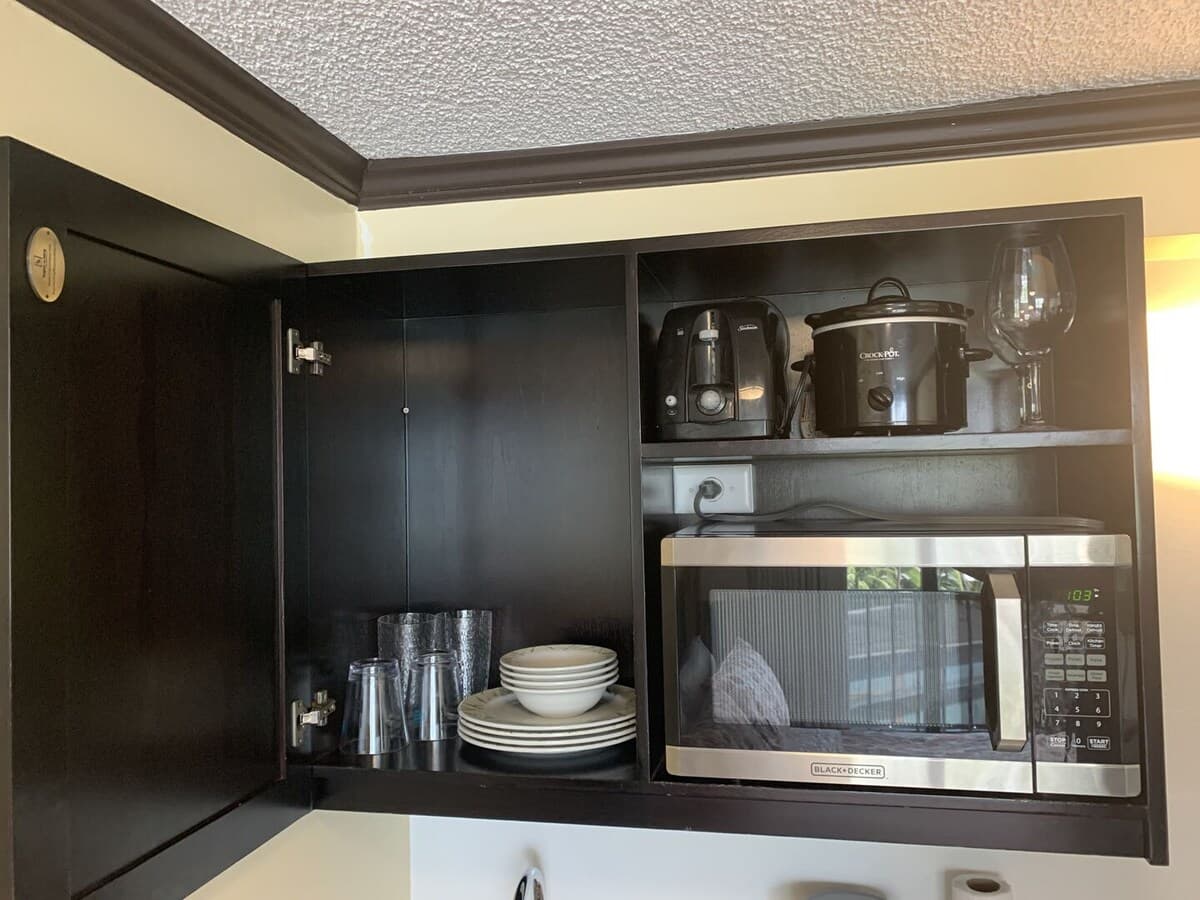 Condo in Honolulu · ★4.52 · 1 bedroom · 1 bed · 1 private bath - Photo 4