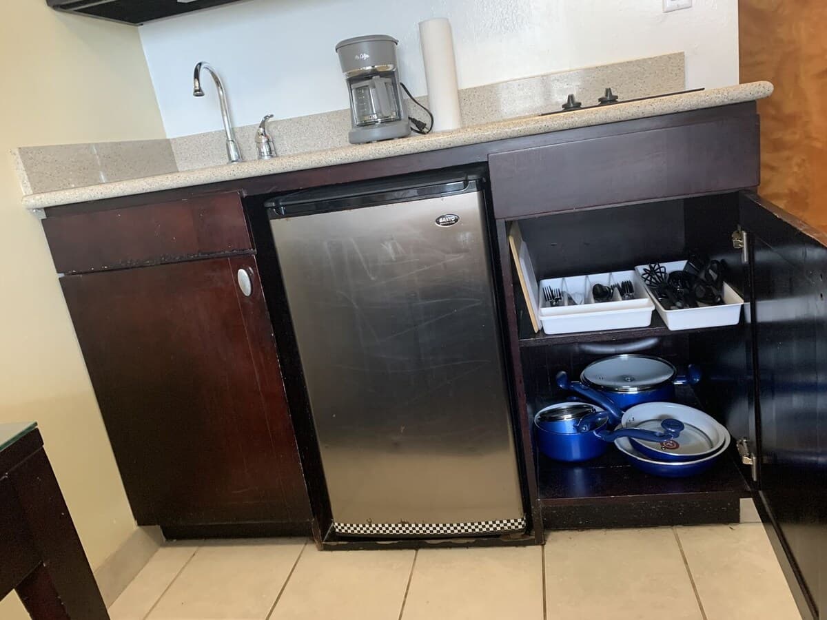 Condo in Honolulu · ★4.52 · 1 bedroom · 1 bed · 1 private bath - Photo 5