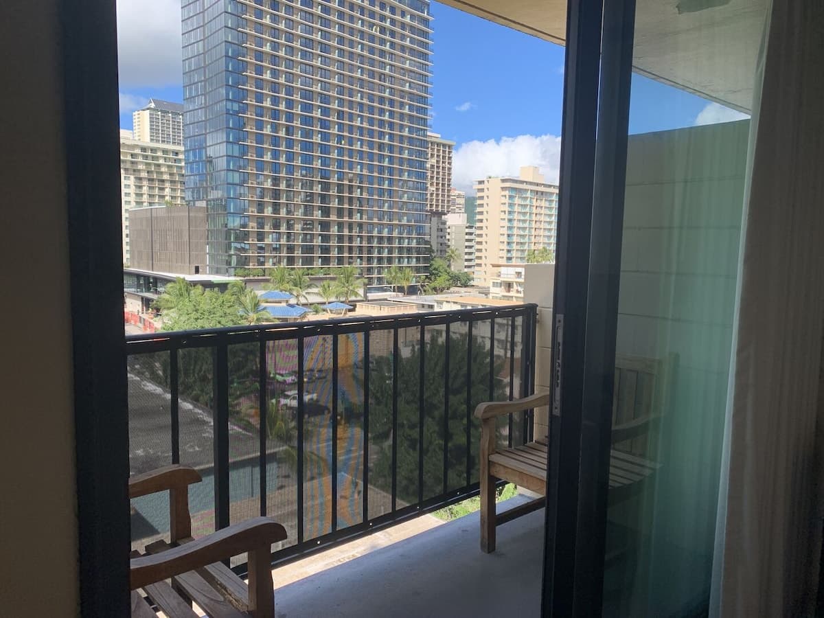 Condo in Honolulu · ★4.52 · 1 bedroom · 1 bed · 1 private bath - Photo 3