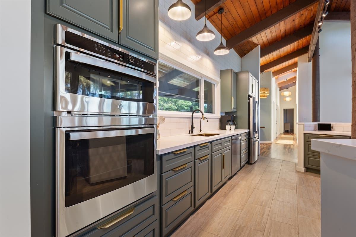 Guesthouse in Kahuku · ★4.95 · 6 bedrooms · 10 beds · 5 private baths - Photo 5