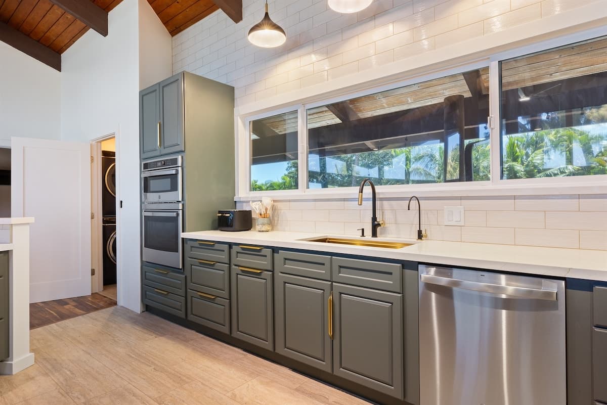 Guesthouse in Kahuku · ★4.95 · 6 bedrooms · 10 beds · 5 private baths - Photo 4