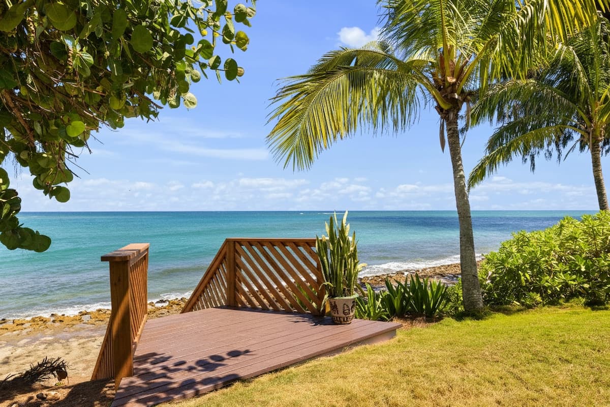 Guesthouse in Kahuku · ★4.95 · 6 bedrooms · 10 beds · 5 private baths - Photo 2