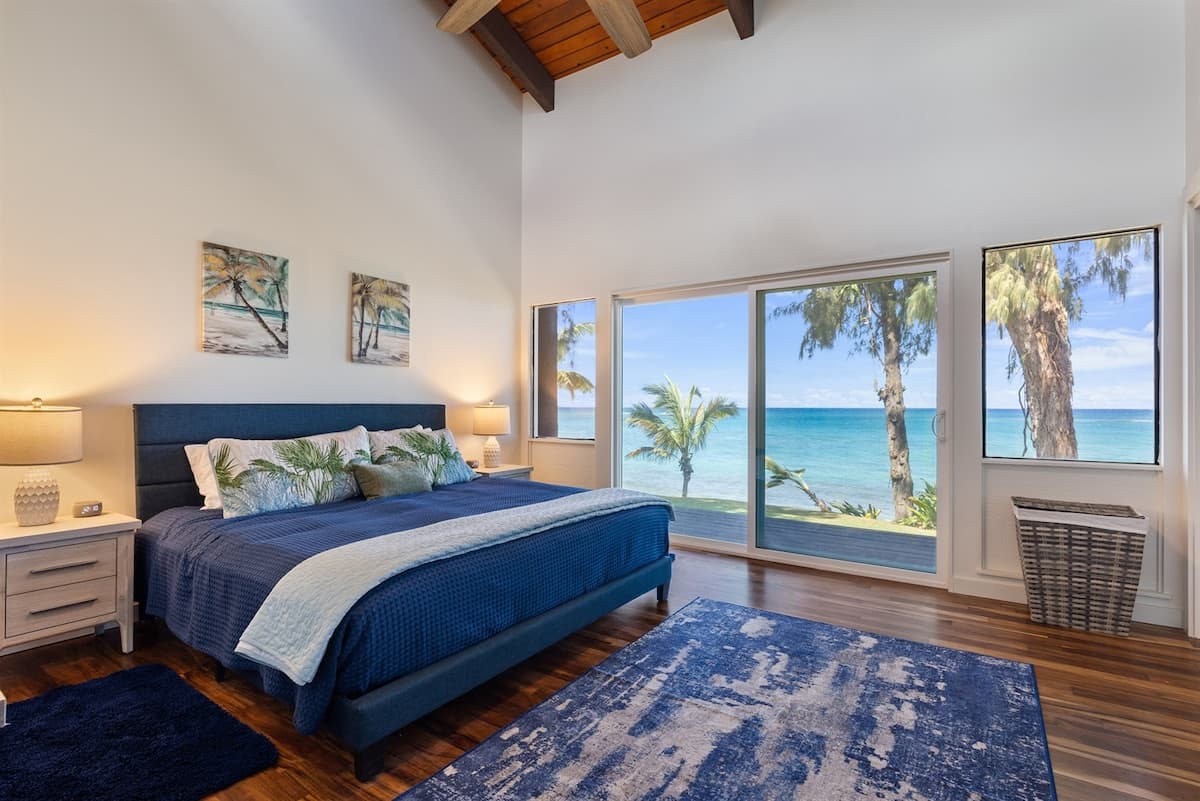 Guesthouse in Kahuku · ★4.95 · 6 bedrooms · 10 beds · 5 private baths - Photo 1