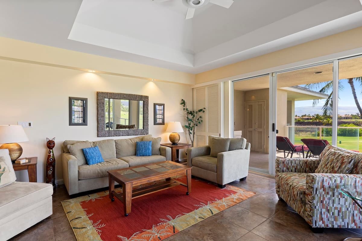 Top Floor Condo, Large Lanai with Views, Pool - Photo 1