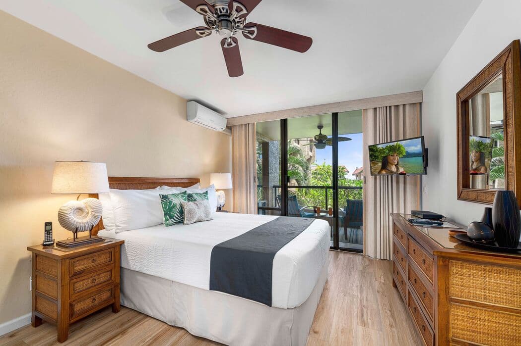 Condo in Kailua-Kona · ★4.89 · 2 bedrooms · 3 beds · 3 baths - Photo 4