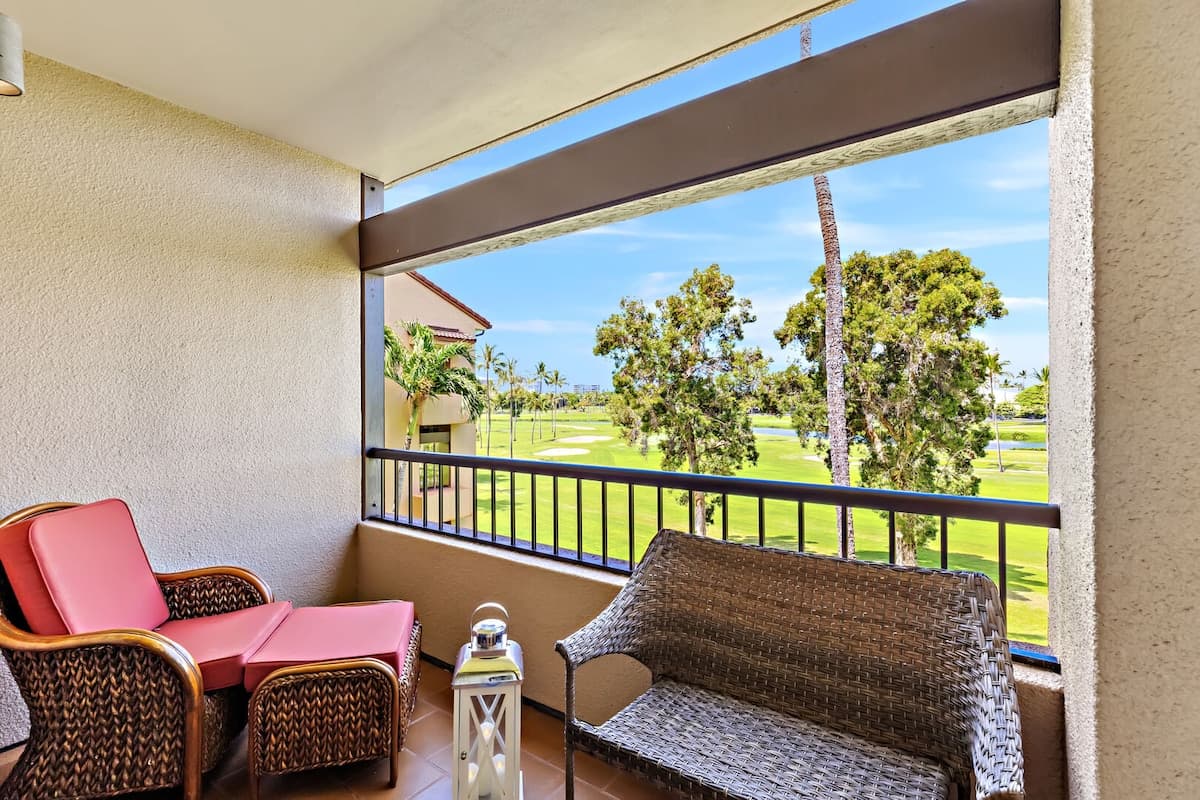 Condo in Lahaina · ★4.86 · 2 bedrooms · 3 beds · 2 private baths - Photo 5