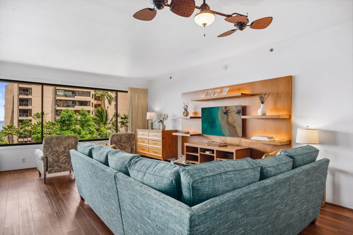 Condo in Lahaina · ★4.86 · 2 bedrooms · 3 beds · 2 baths - Photo 2
