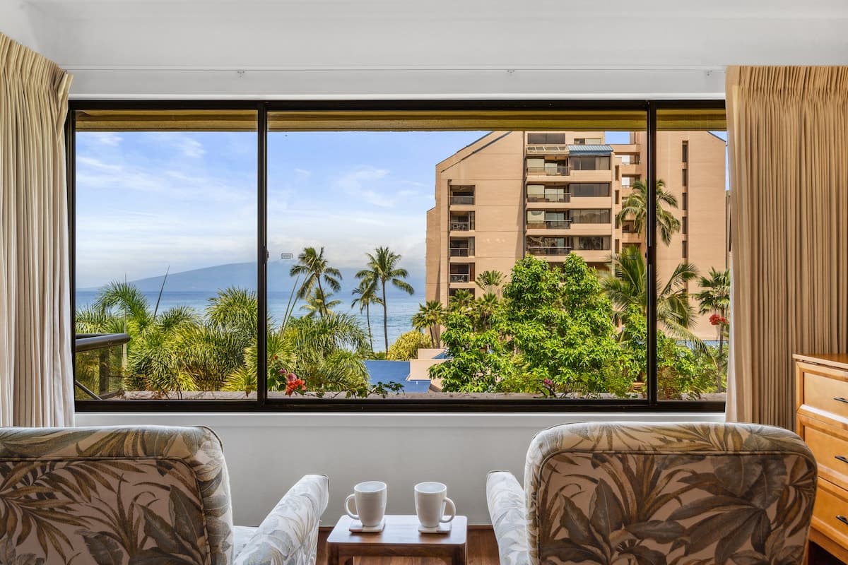 Condo in Lahaina · ★4.86 · 2 bedrooms · 3 beds · 2 baths - Photo 4