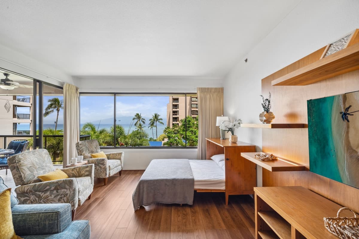 Condo in Lahaina · ★4.86 · 2 bedrooms · 3 beds · 2 baths - Photo 5