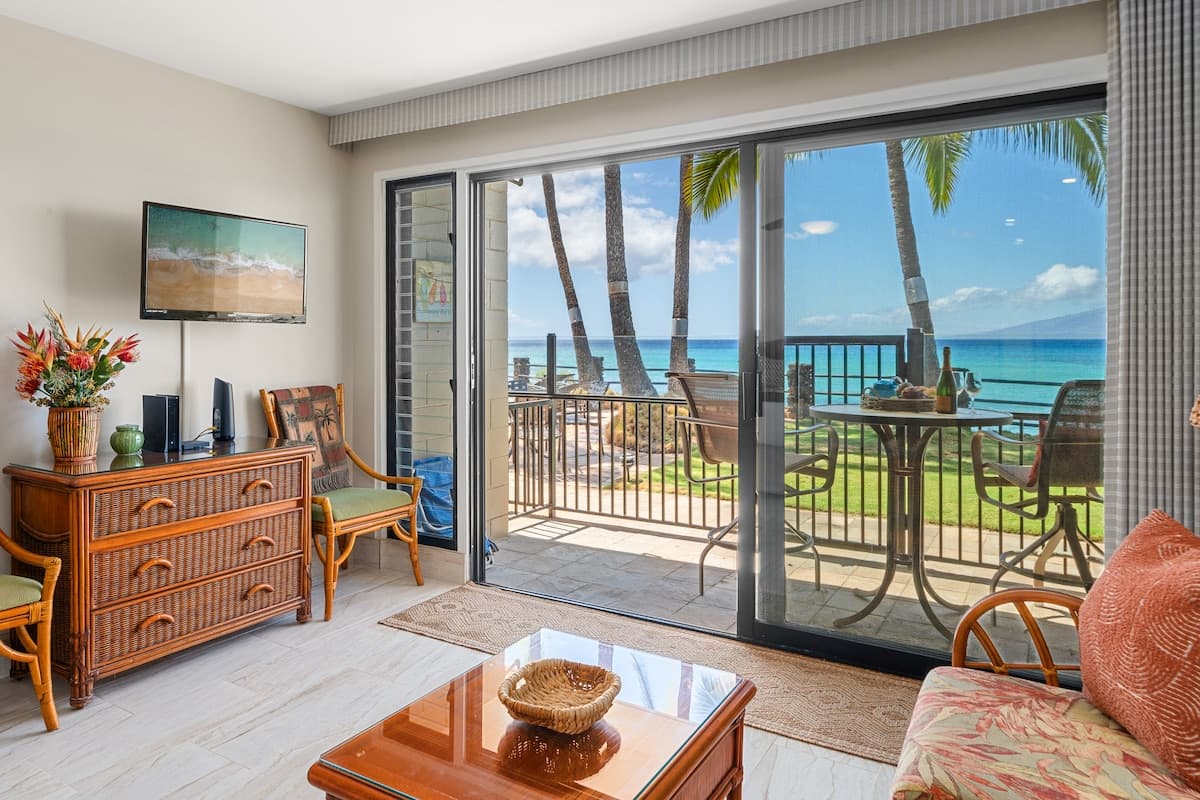 Condo in Lahaina · ★4.95 · Studio · 1 bed · 1 private bath - Photo 3
