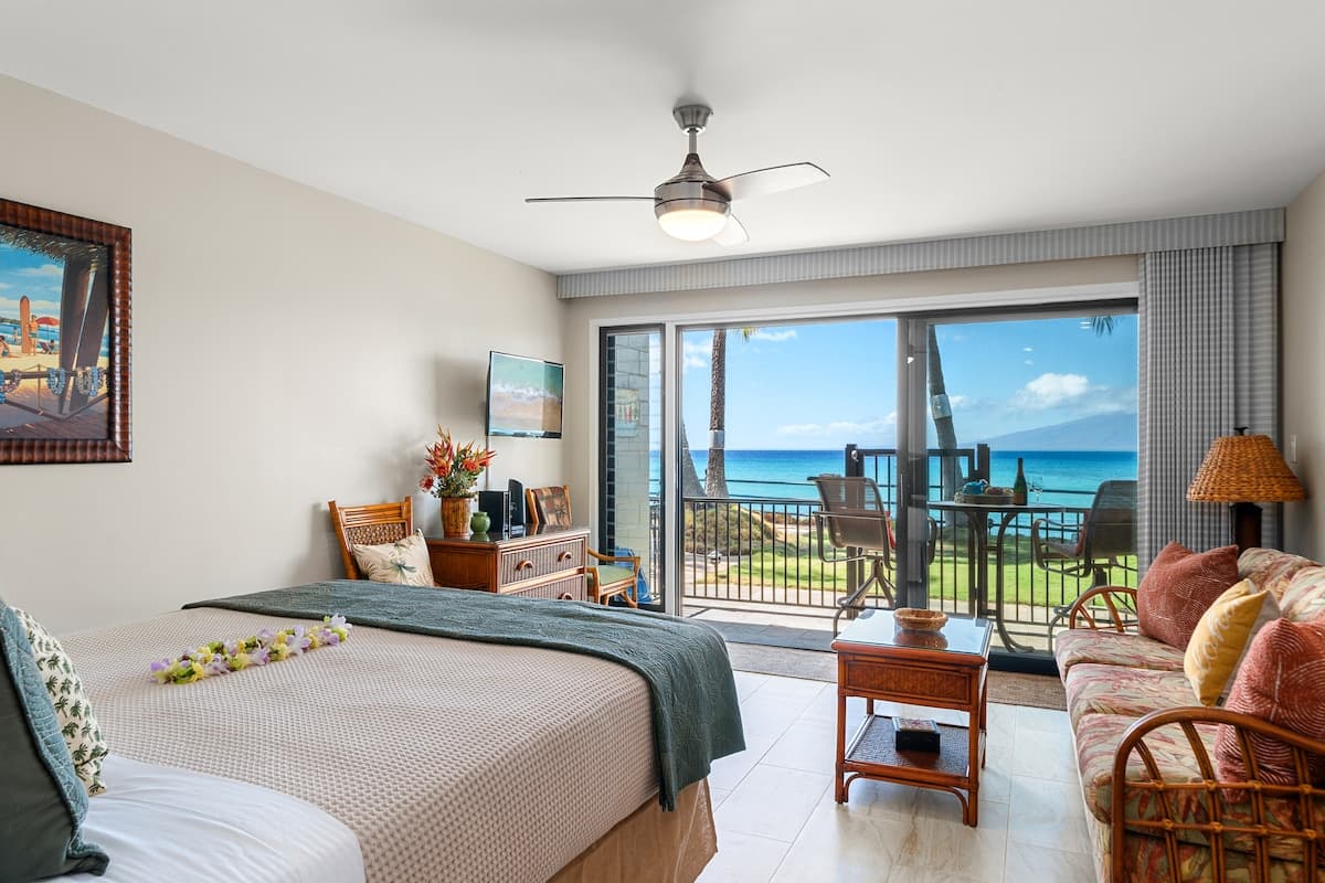 Condo in Lahaina · ★4.95 · Studio · 1 bed · 1 private bath - Photo 2