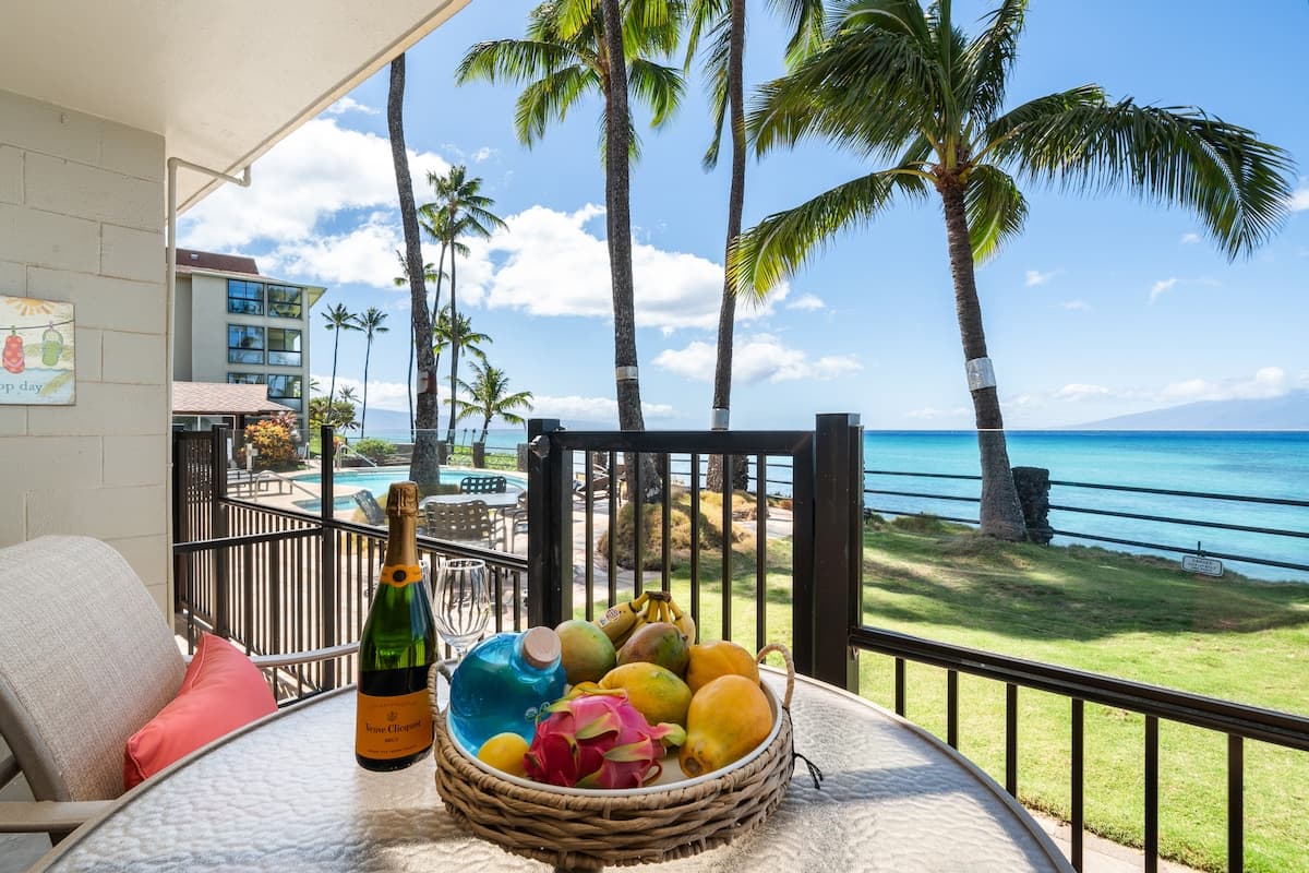 Condo in Lahaina · ★4.95 · Studio · 1 bed · 1 private bath - Photo 1