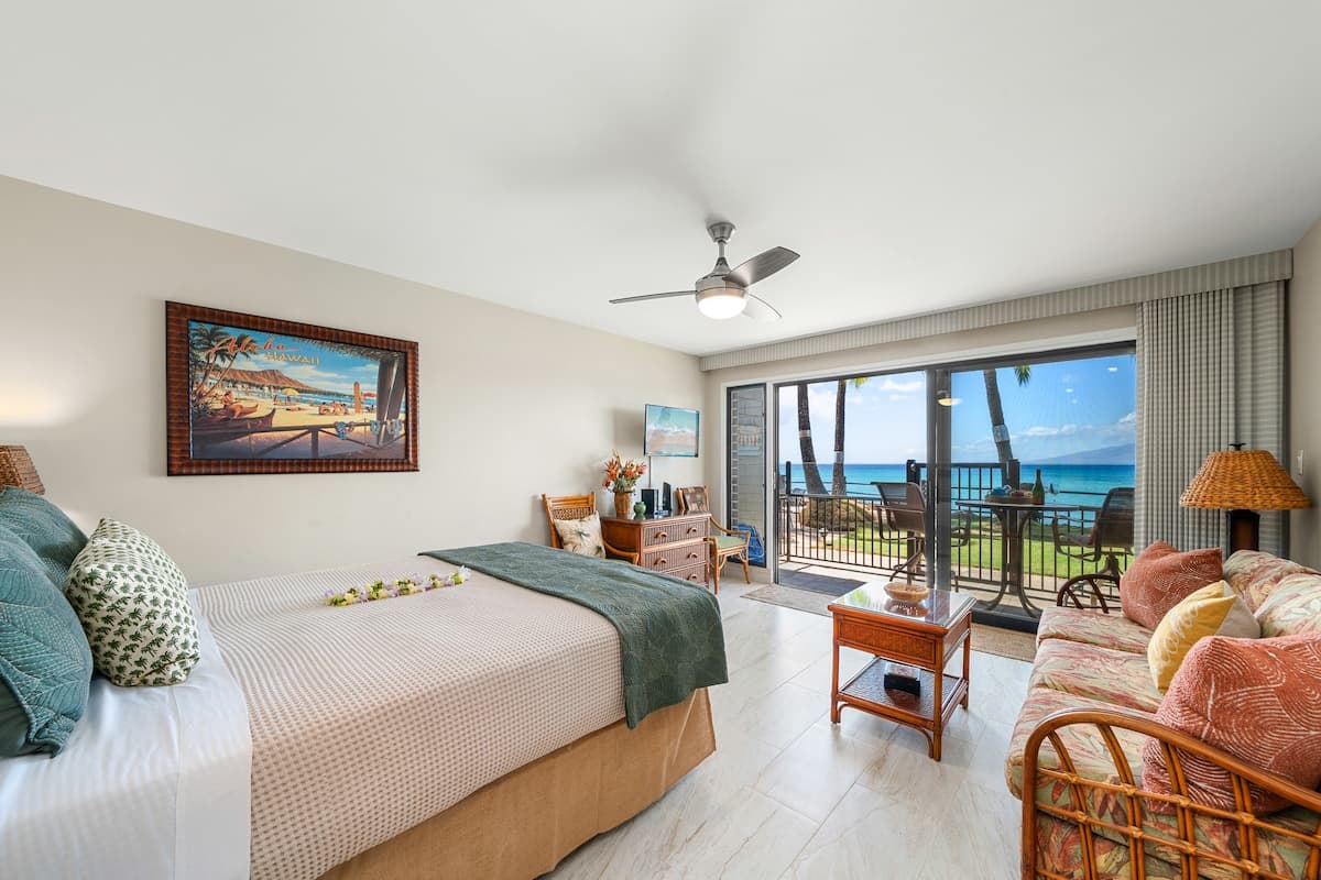Condo in Lahaina · ★4.95 · Studio · 1 bed · 1 private bath - Photo 5