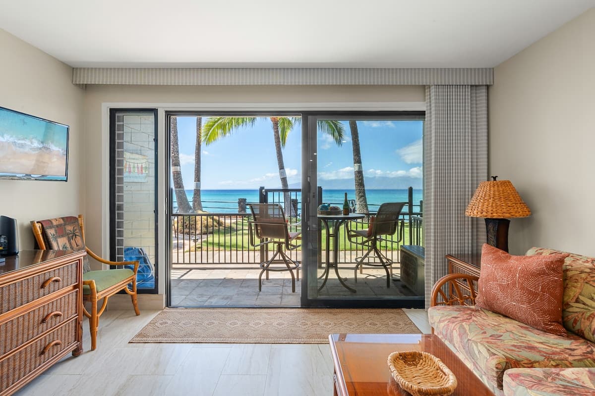 Condo in Lahaina · ★4.95 · Studio · 1 bed · 1 private bath - Photo 4