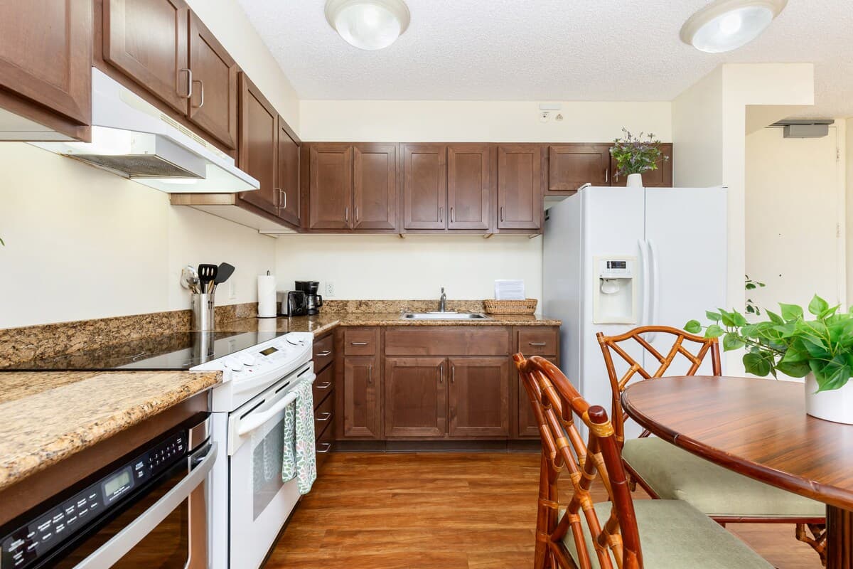 Condo in Honolulu · ★4.76 · 1 bedroom · 1 bed · 1 private bath - Photo 5