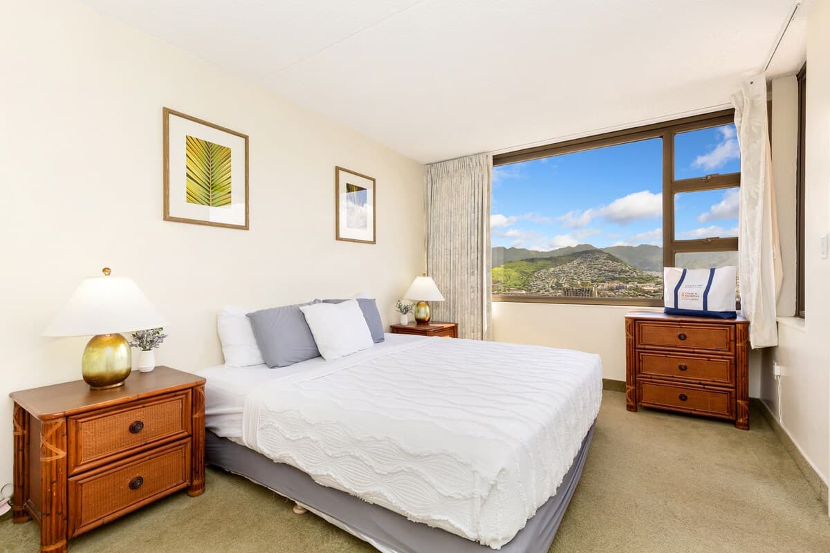 Condo in Honolulu · ★4.76 · 1 bedroom · 1 bed · 1 private bath - Photo 4