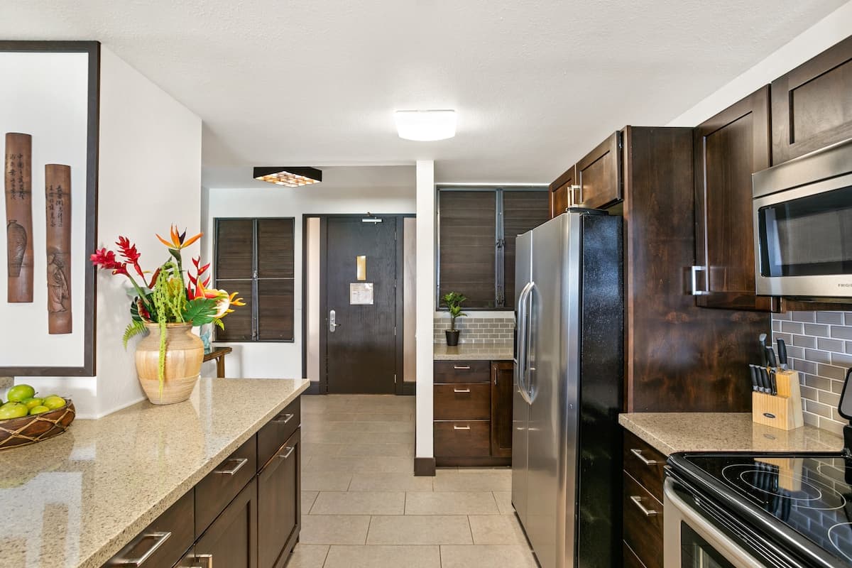 Condo in Lahaina · ★4.64 · 2 bedrooms · 4 beds · 2 private baths - Photo 3