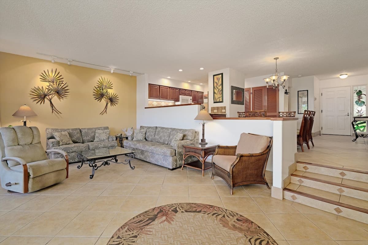 Condo in Lahaina · ★4.89 · 2 bedrooms · 4 beds · 2 baths - Photo 3