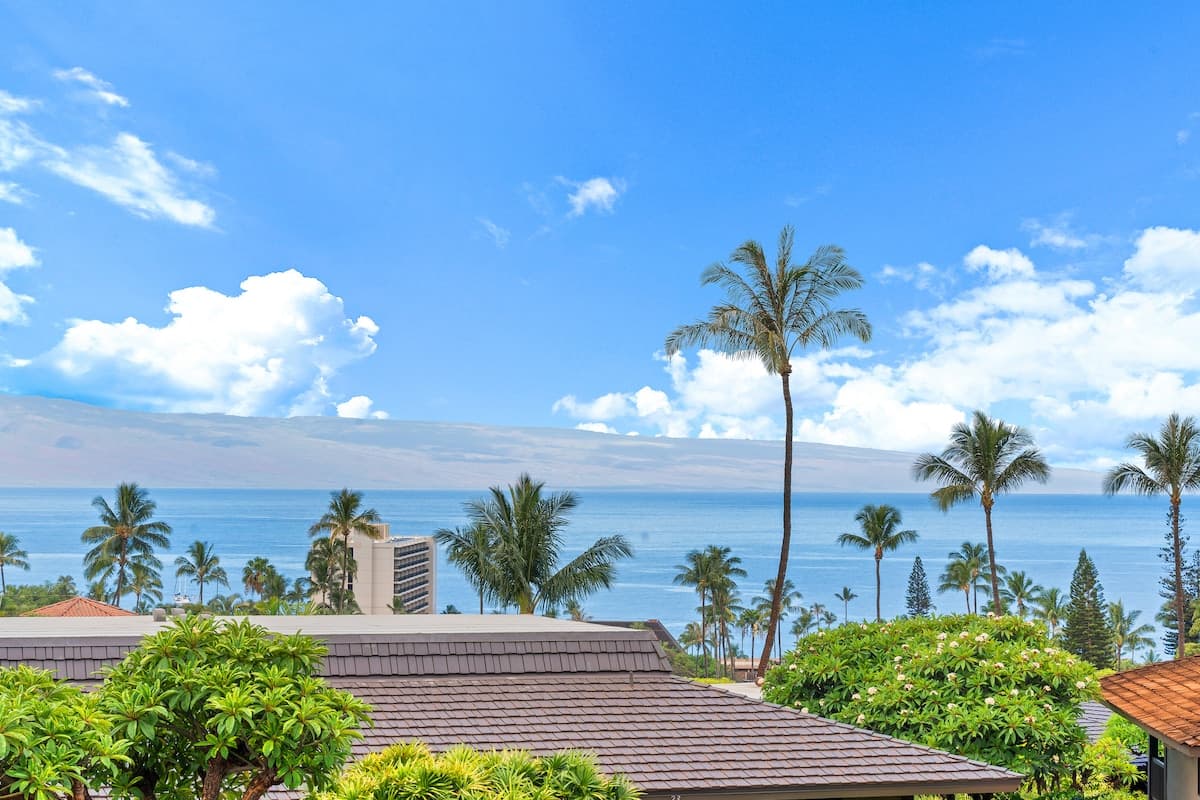 Condo in Lahaina · ★5.0 · 2 bedrooms · 3 beds · 2 baths - Photo 1