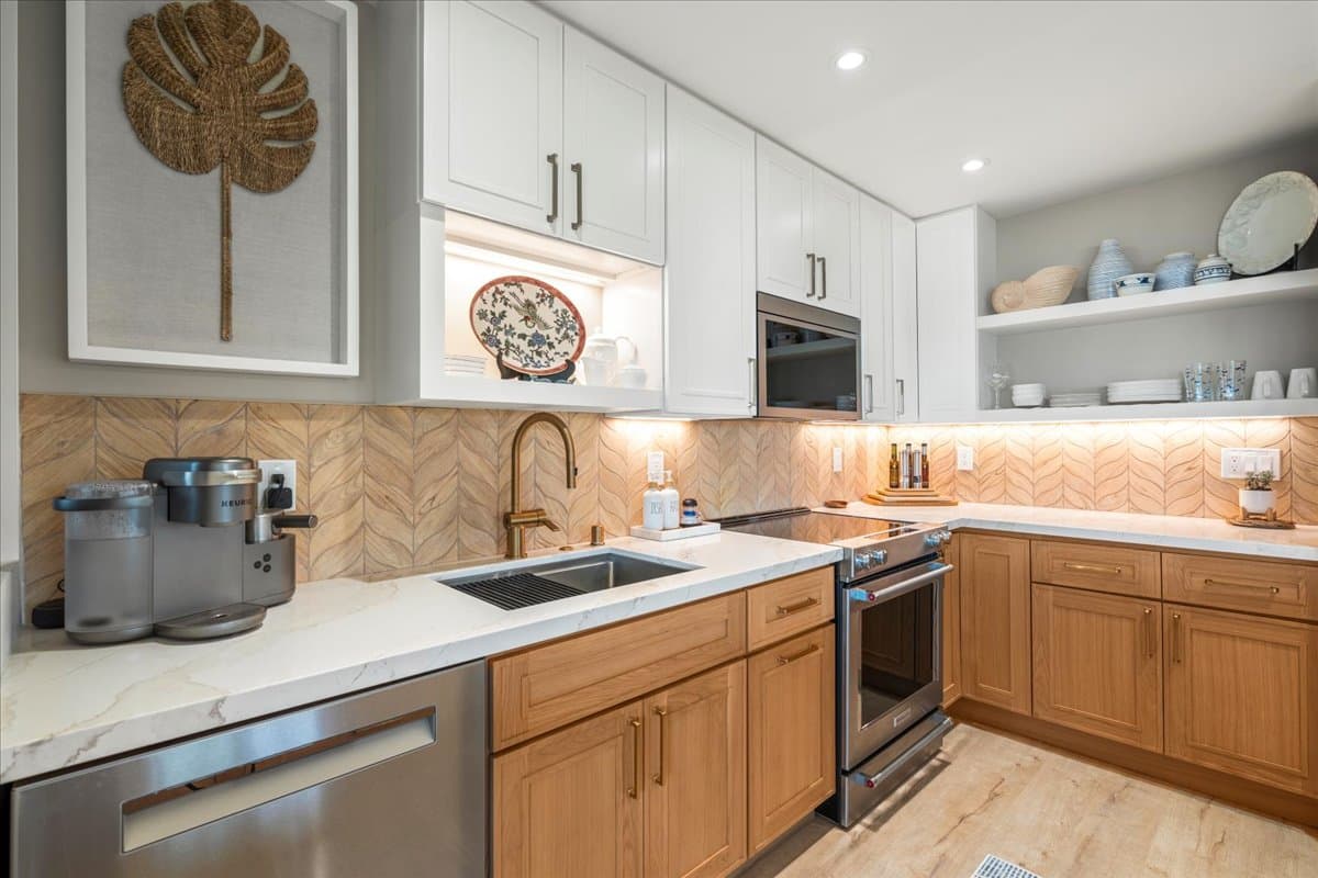 Condo in Kihei · ★4.86 · 1 bedroom · 1 bed · 2 baths - Photo 4
