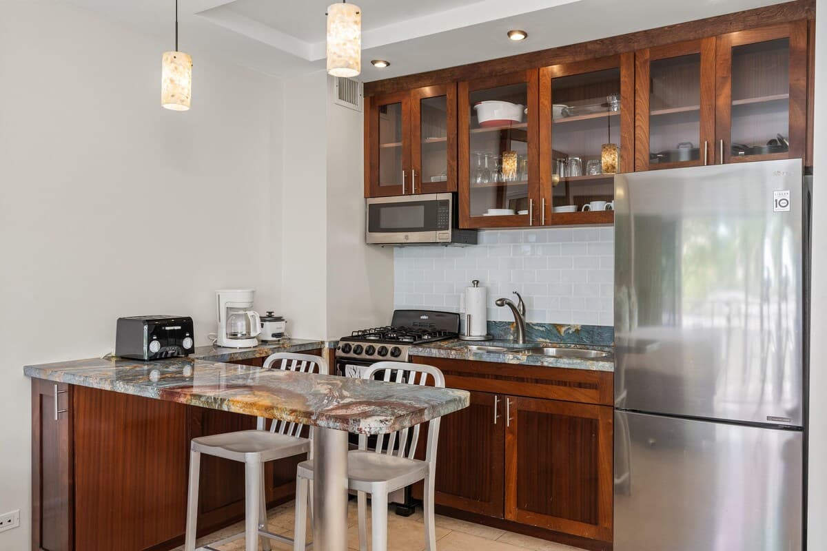 Condo in Honolulu · ★4.93 · 1 bedroom · 1 bed · 1 private bath - Photo 3
