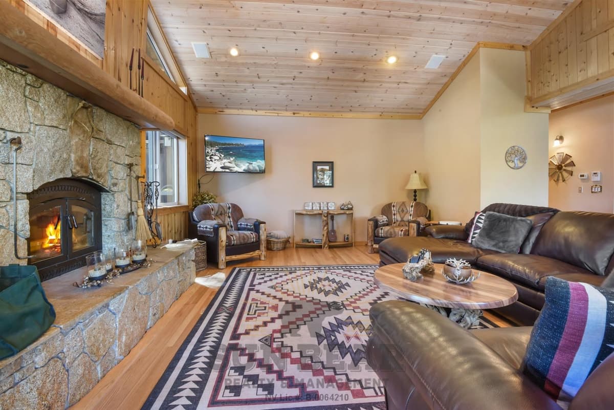 Home in Incline Village · ★4.67 · 4 bedrooms · 5 beds · 4 private baths - Photo 4