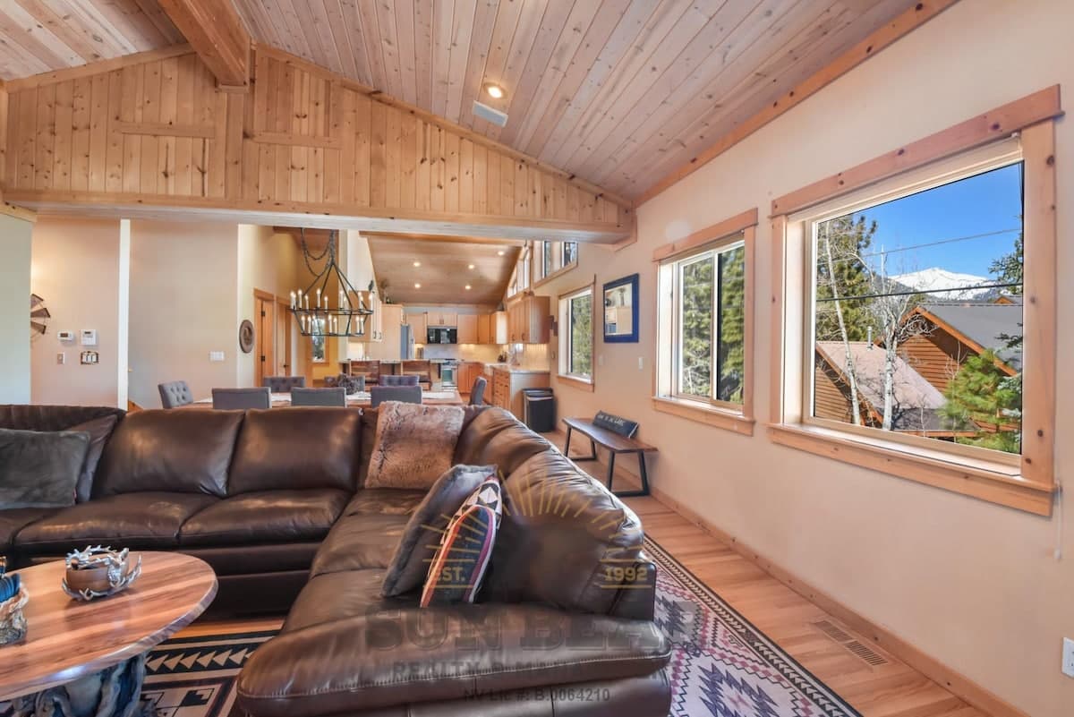 Home in Incline Village · ★4.67 · 4 bedrooms · 5 beds · 4 private baths - Photo 5