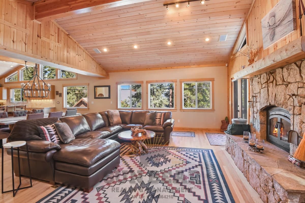 Home in Incline Village · ★4.67 · 4 bedrooms · 5 beds · 4 private baths - Photo 2