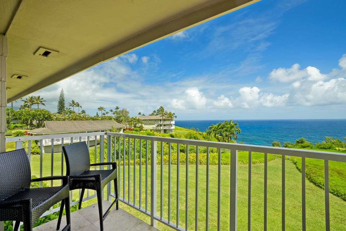 Majestic Ocean Views ~A/C ~Pool ~BBQ - Photo 5