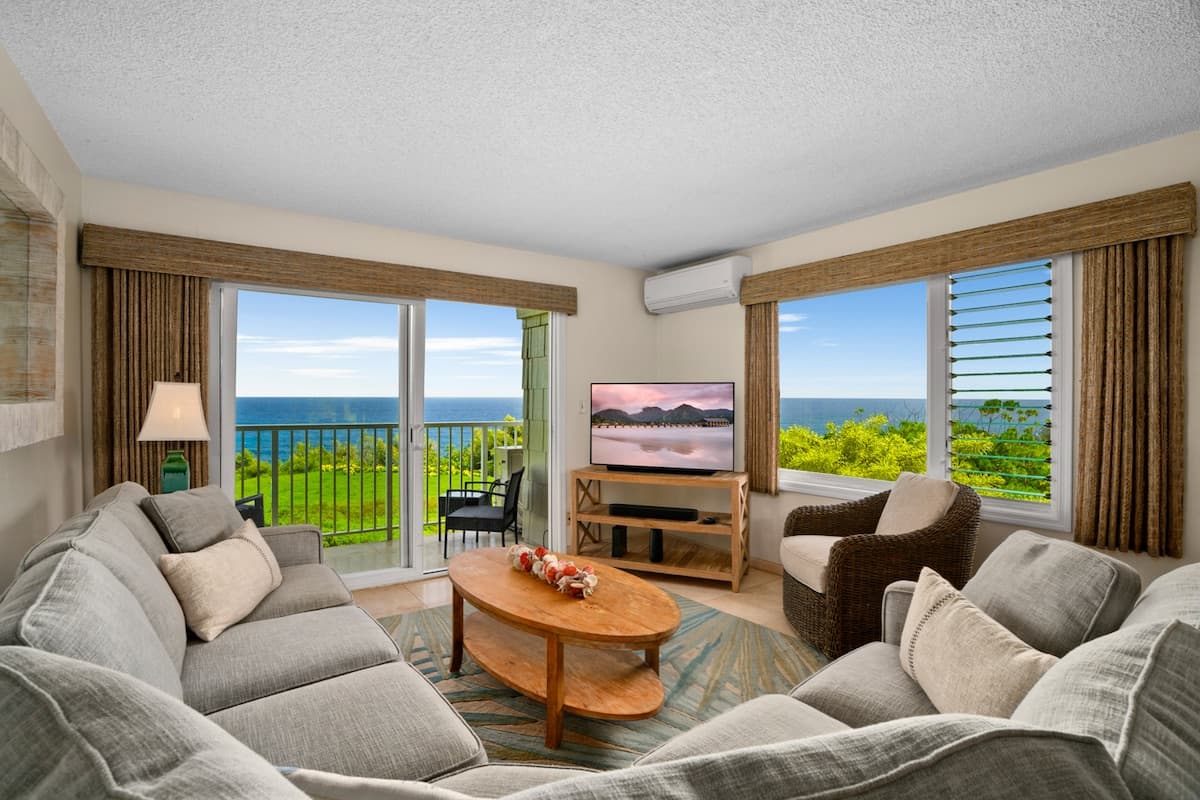 Majestic Ocean Views ~A/C ~Pool ~BBQ - Photo 1