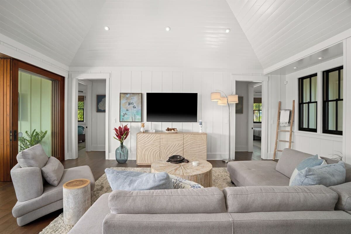 Home in Koloa · ★5.0 · 3 bedrooms · 4 beds · 4 baths - Photo 3