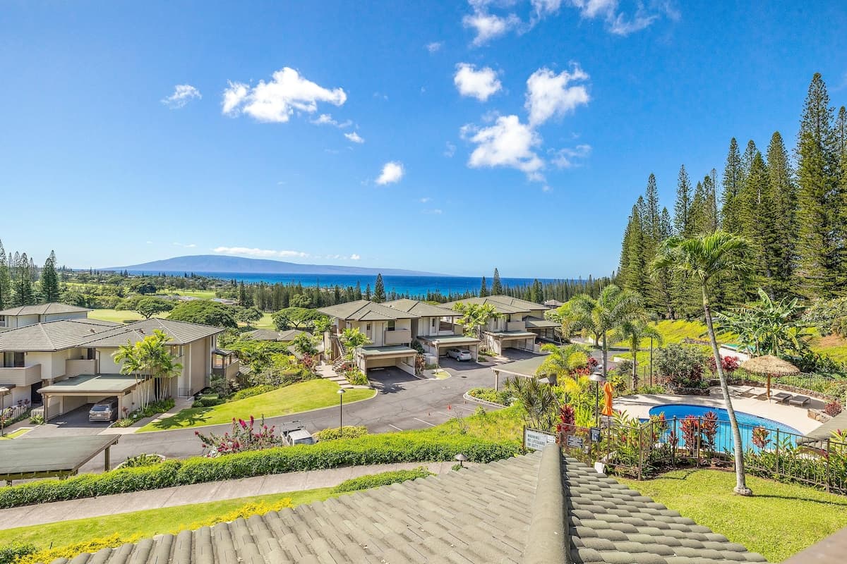Condo in Lahaina · ★5.0 · 1 bedroom · 2 beds · 2 baths - Photo 2