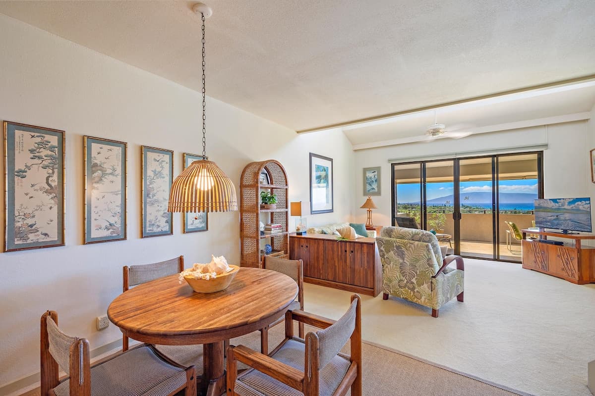 Condo in Lahaina · ★5.0 · 1 bedroom · 2 beds · 2 baths - Photo 4