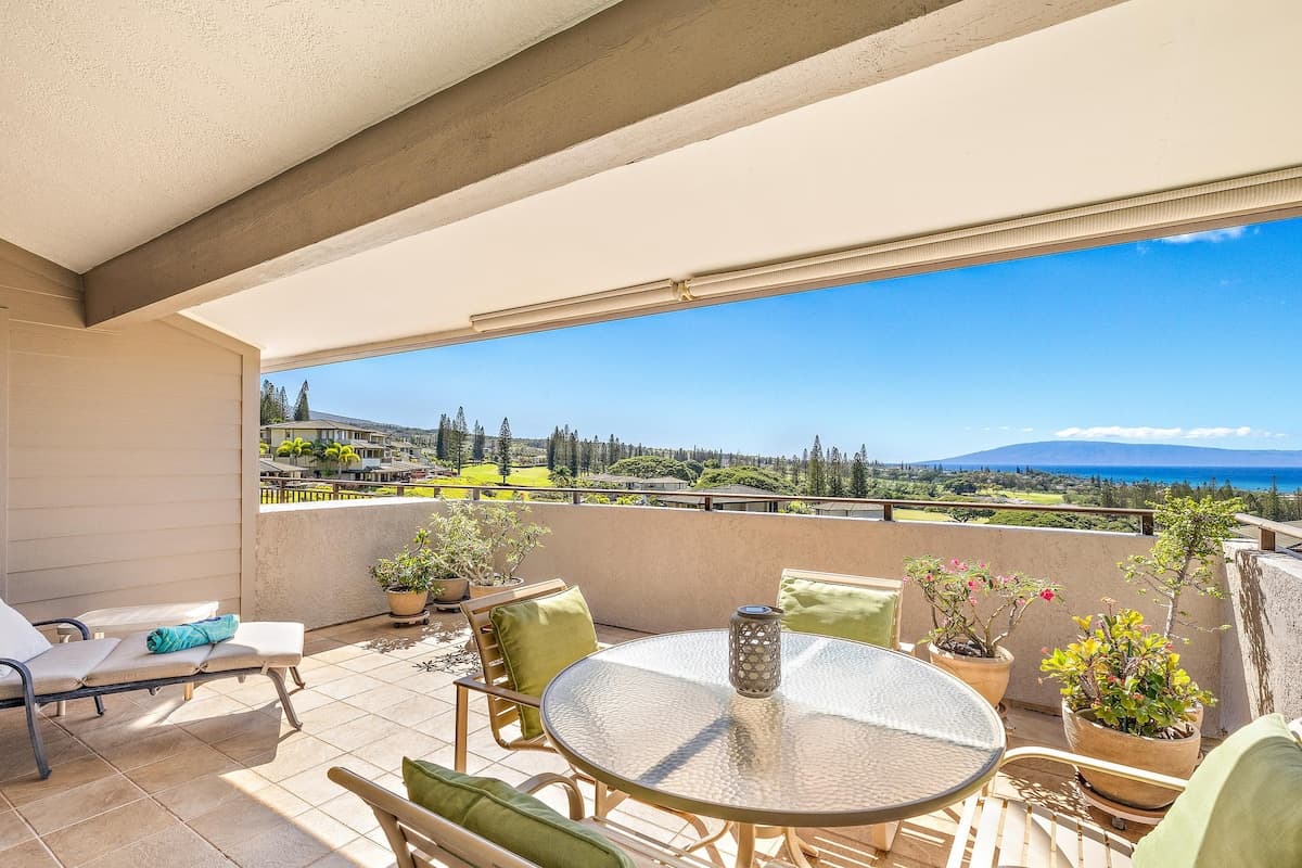 Condo in Lahaina · ★5.0 · 1 bedroom · 2 beds · 2 baths - Photo 3