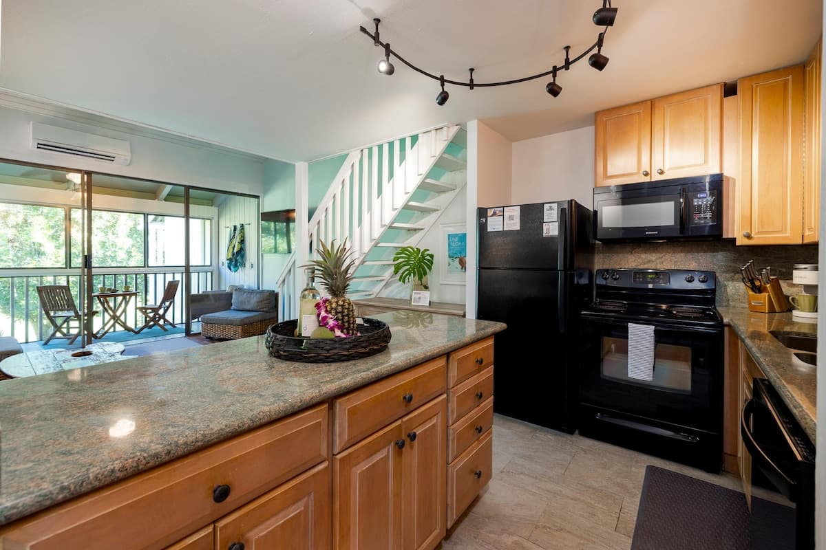 Condo in Kahuku · ★5.0 · 1 bedroom · 3 beds · 2 private baths - Photo 4