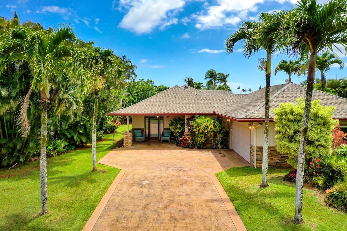 Home in Princeville · ★5.0 · 3 bedrooms · 3 beds · 3 private baths - Photo 4