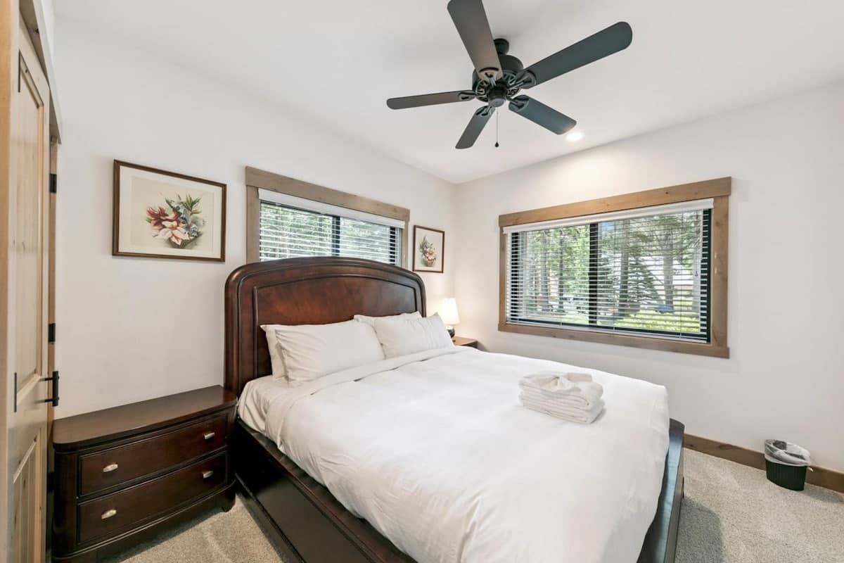 Pet-Friendly Cabin with Hot Tub & Pool Table - Photo 3