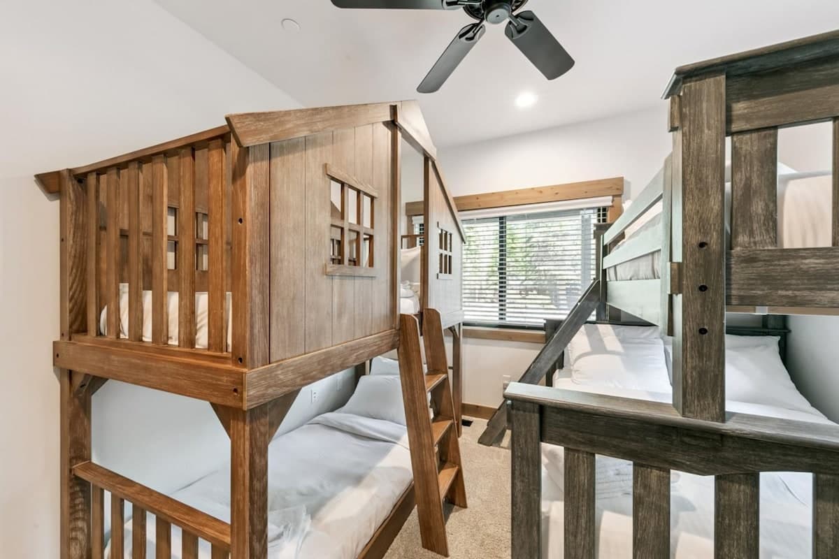 Pet-Friendly Cabin with Hot Tub & Pool Table - Photo 4