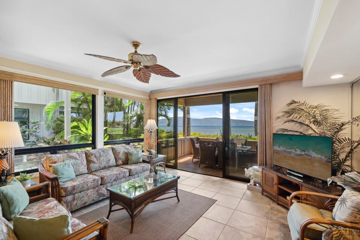 Condo in Lahaina · ★5.0 · 3 bedrooms · 5 beds · 2 baths - Photo 2