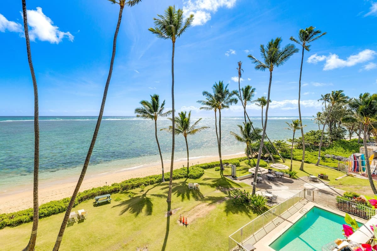 Condo in Hauula · ★4.88 · 1 bedroom · 2 beds · 1 private bath - Photo 1