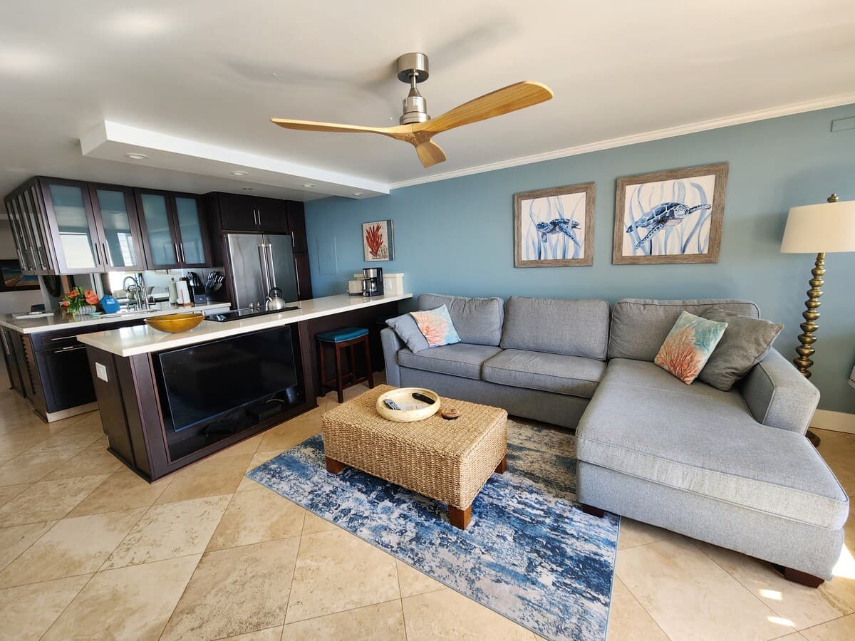 Direct Oceanfront-Top Floor-Stunning Views! A/C - Photo 3