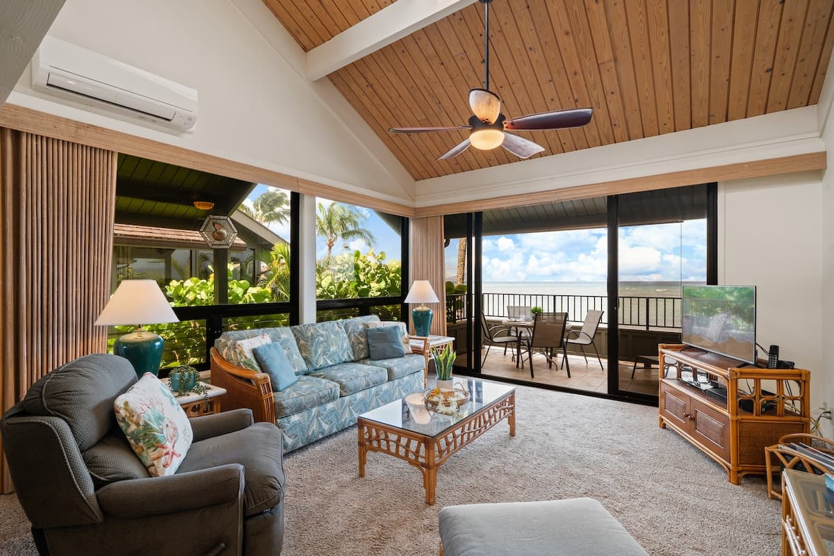 Condo in Lahaina · ★5.0 · 2 bedrooms · 4 beds · 2 baths - Photo 3