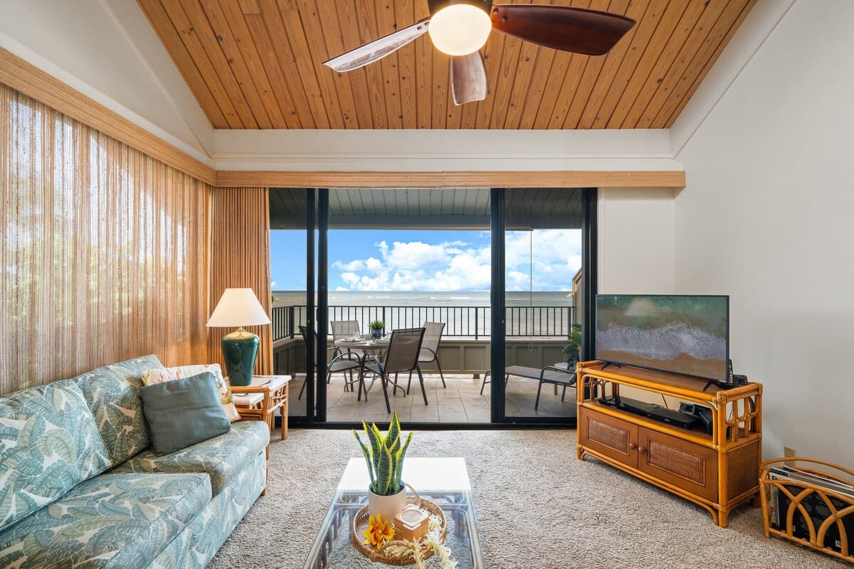 Condo in Lahaina · ★5.0 · 2 bedrooms · 4 beds · 2 baths - Photo 2