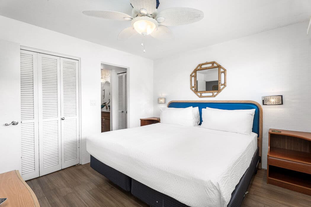 Condo in Kailua-Kona · ★4.5 · 1 bedroom · 2 beds · 1 private bath - Photo 4