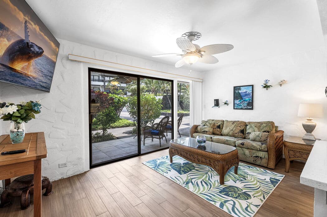 Condo in Kailua-Kona · ★4.5 · 1 bedroom · 2 beds · 1 private bath - Photo 2