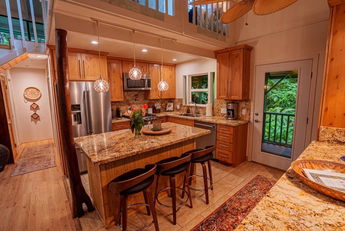 Home in Kailua-Kona · ★5.0 · 5 bedrooms · 9 beds · 3 baths - Photo 1
