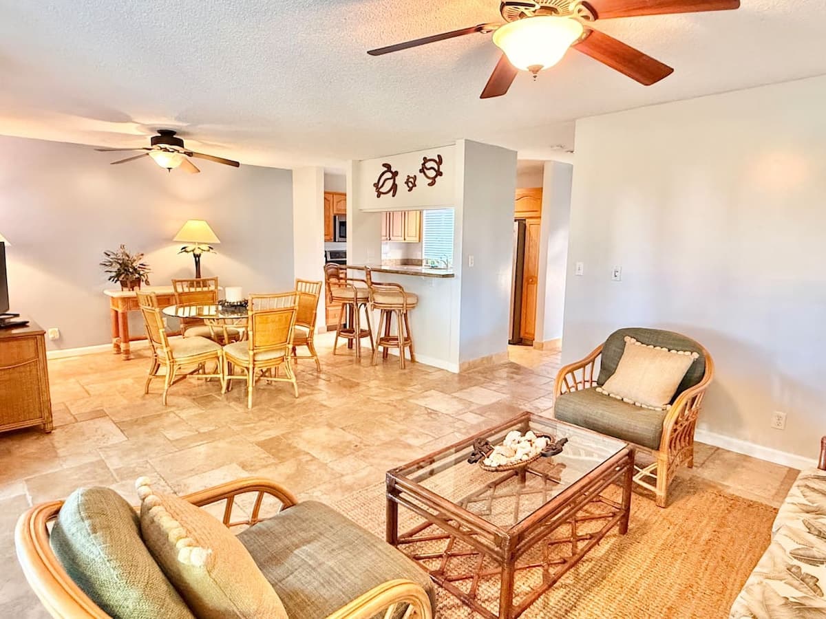 Condo in Kihei · ★4.9 · 1 bedroom · 2 beds · 2 baths - Photo 3