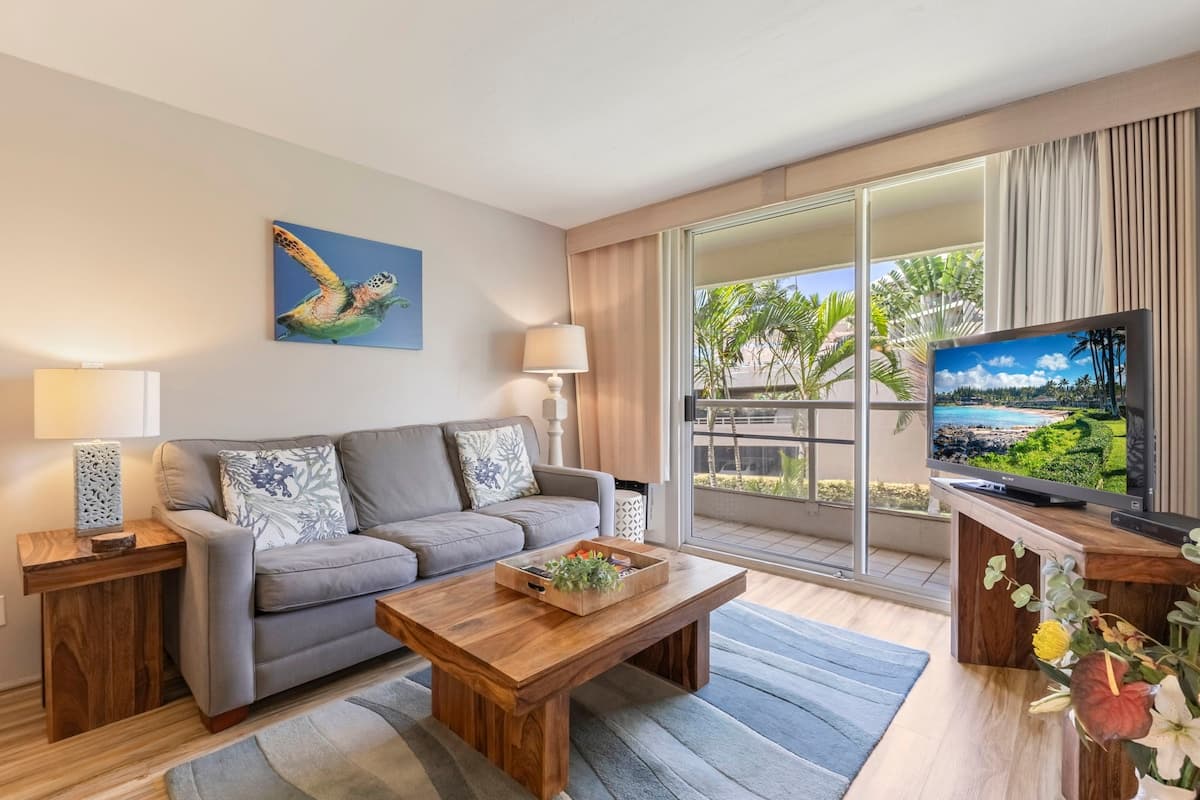 Condo in Kihei · ★4.83 · 1 bedroom · 2 beds · 2 shared baths - Photo 4