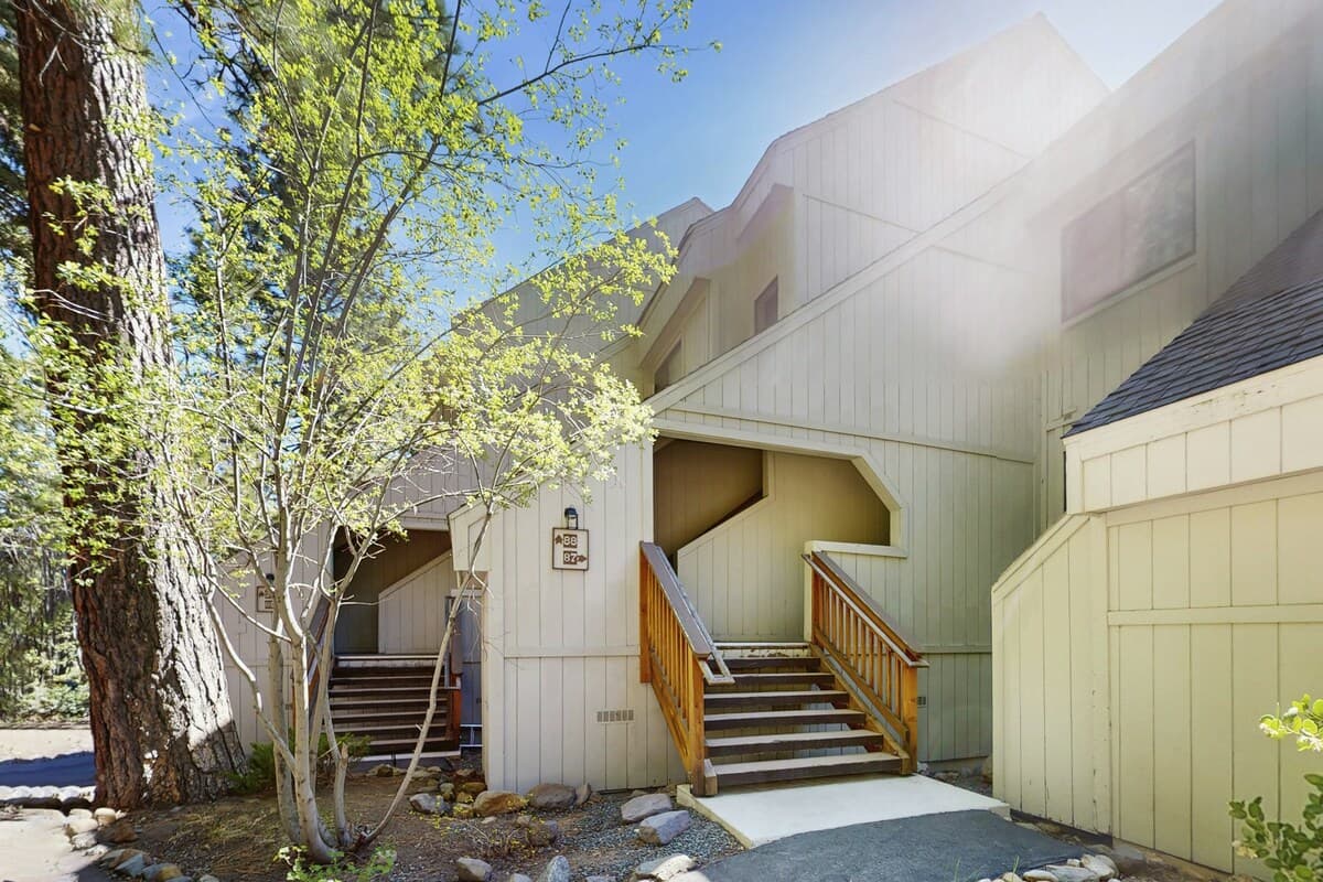 Condo in Incline Village · ★3.5 · 1 bedroom · 2 beds · 2 private baths - Photo 3