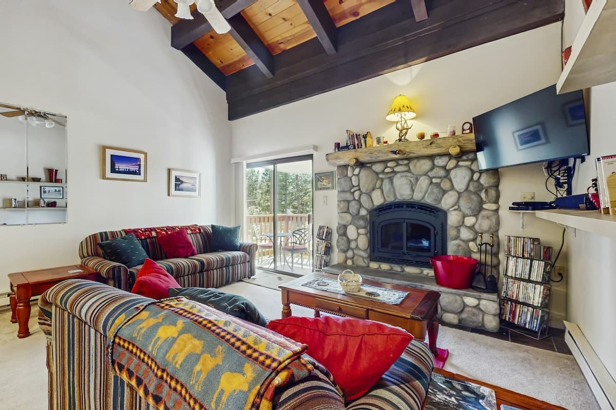 Condo in Incline Village · ★3.5 · 1 bedroom · 2 beds · 2 private baths - Photo 1